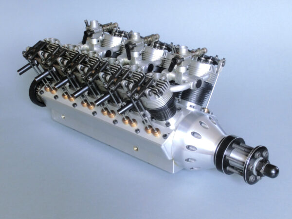 12 Zylinder V-Motor